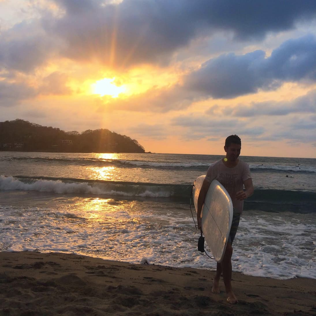 Matthew Olckers surfing